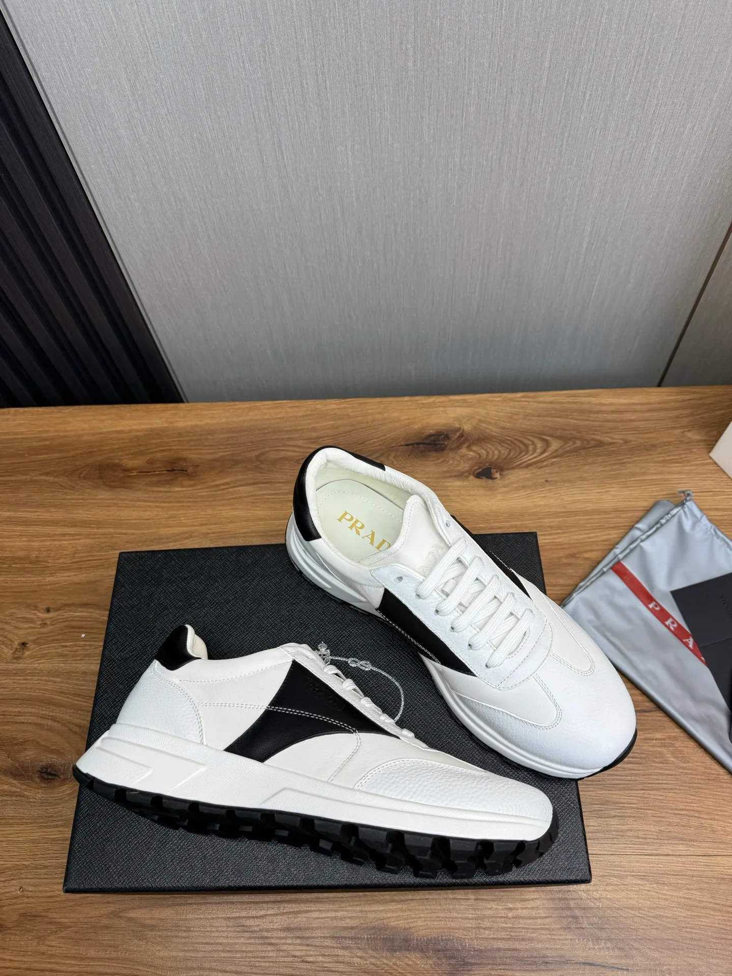 Men's shoes 💰800💰 [PRADA] Men's shoes are popular in the counter, official website is synchronized, 1 high-quality shipment ✔️Original cowhide + cowhide lining, 1🆚1 replica, original sole, 38-45 (38.45 custom-made, non-returnable)